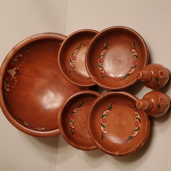 Vtg 3 Footed Wooden Bowl Set Matching Salt & Pepper Shaker w/Hand Painted Design